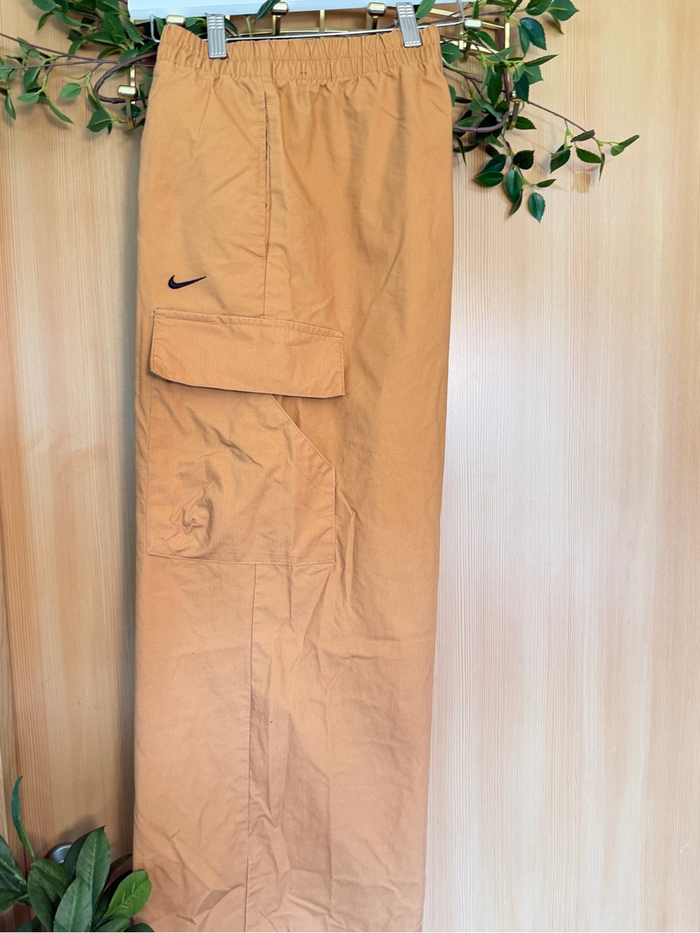 Nike Cargo Pants Large Tan Khaki Utility Cargo Pocket Straight Leg Pants - Picture 3 of 4